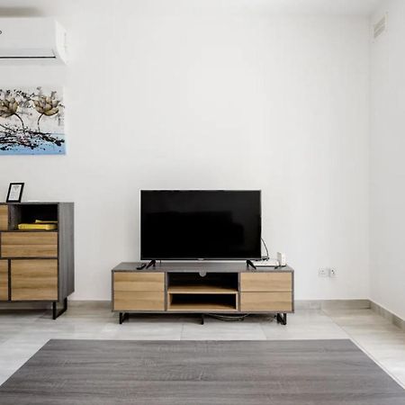 F12 Room 1, Private Room Two Single Beds Shared Bathroom In Shared Flat Msida Exterior foto
